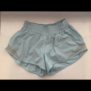 Lululemon hotty hot shorts 2.5”
